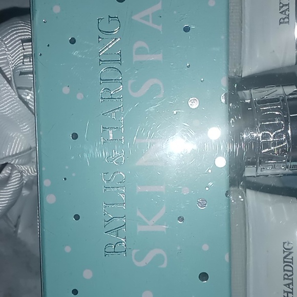 Baylis & Harding Skin Spa Kit - Picture 2 of 2